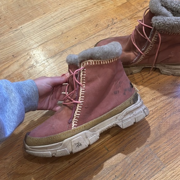 Womens pink fuzzy boots - Picture 4 of 4